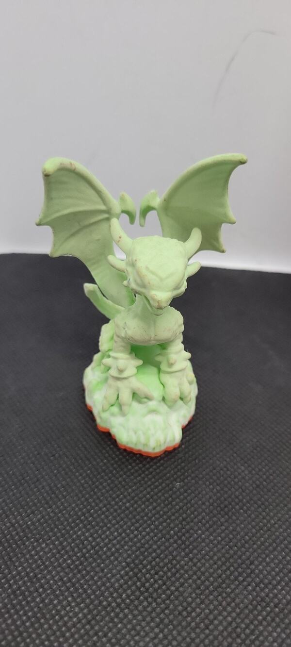 Skylanders Giants Glow in the Dark Cynder Character Figure - Activision